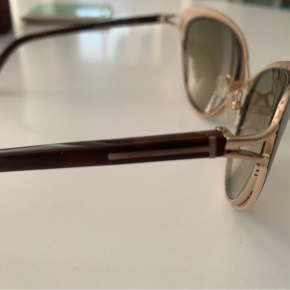 Tom Ford - Picture 4 of 5